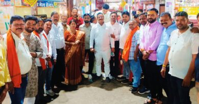 DURG BREAKING: शहर के प्रथम नागरिक मेयर ने इंदिरा मार्केट से श्री शिवम मॉल तक टयूबलर नए पोल में लगी लाइट का किया शुभारंभ
