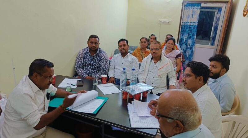 दुर्ग ब्रेकिंग: प्रभारी ज्ञानेश्वर ताम्रकर ने ली समिति के सदस्यों के साथ कर्मशाला विभाग,विधुत विभाग की बैठक…..