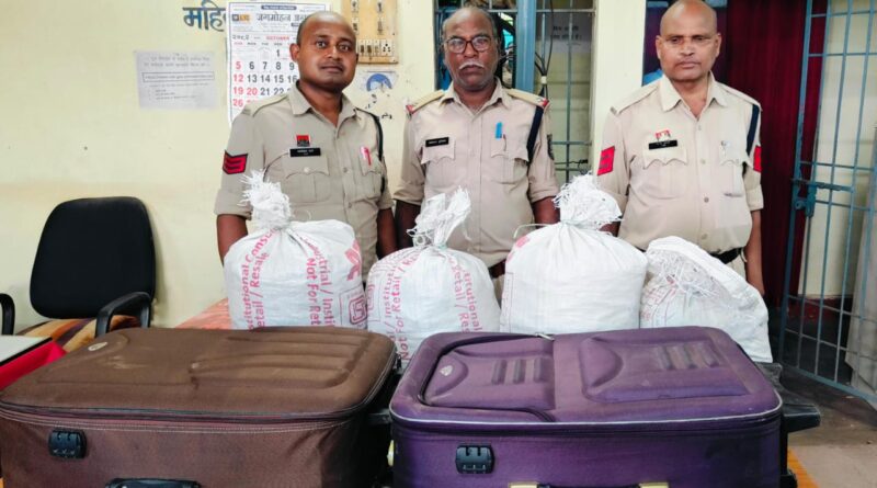 दुर्ग बस स्टैंड पर बड़ी कार्रवाई: डिक्की से 21 किलो गांजा बरामद……