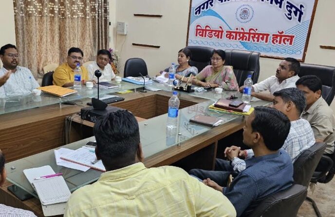 दुर्ग ब्रेकिंग: जल संकट को लेकर महापौर अलका बाघमार ने ली अधिकारियो की समीक्षा बैठक