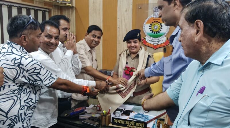 डीएसपी बने अधिकारियों का चैंबर ऑफ़ कॉमर्स एंड इंडस्ट्रीज़ दुर्ग द्वारा सम्मान