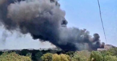BIG BREAKING: अहमदाबाद एयरपोर्ट के पास भीषण विमान हादसा……टेकऑफ के दौरान एयर इंडिया का विमान क्रैश, 242 लोग थे सवार