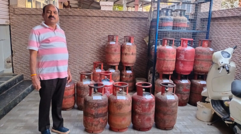 CG BREAKING: खाद्य विभाग की रेड से मचा हड़कंप, होटल-रेस्टोरेंट से 19 गैस सिलेंडर जब्त