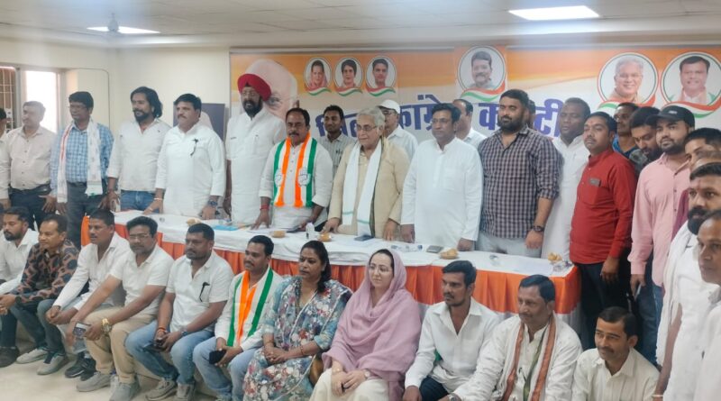 रायपुर शहर संगठन की मजबूती पर कांग्रेस की बड़ी बैठक, प्रभारी अरुण वोरा ने लिया पदाधिकारियों-कार्यकर्ताओं का मंथन