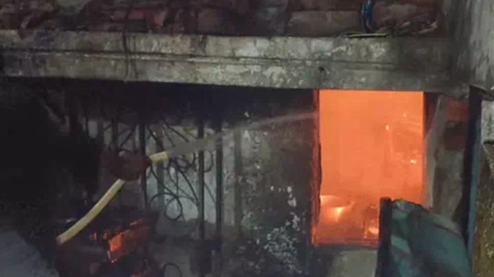 आधी रात जोरदार धमाका… फ्रिज फटते ही धधक उठा घर, महिला की दर्दनाक मौत