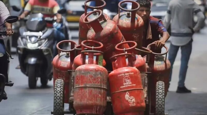 BIG BREAKING: जनता को बड़ा झटका! उज्ज्वला योजना में कटौती, अब साल में सिर्फ 4 सब्सिडी वाले गैस सिलिंडर, पढ़ें पूरी खबर