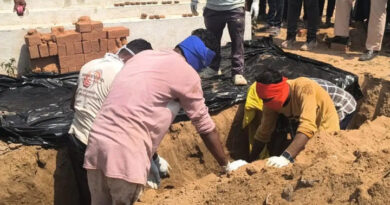 CG BREAKING: बलौदाबाजार के खरवे गांव में 8 संदिग्ध मौतों की जांच तेज, कब्र से निकाले गए 6 शवों का दोबारा पोस्टमॉर्टम