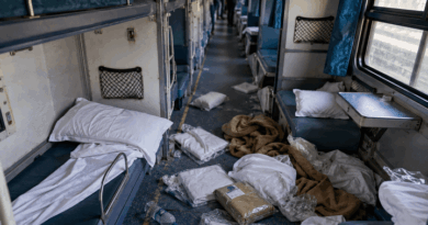 AC ट्रेन में सफर करने वाले ले गए करोड़ों का सामान! तौलिया-तकिए से लेकर कंबल तक गायब