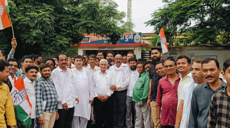 दुर्ग स्कूल दवा कांड:स्कूल में बच्चों तक संदिग्ध दवा कैसे पहुंची? कांग्रेस सड़क पर उतरी, निष्पक्ष जांच की मांग……