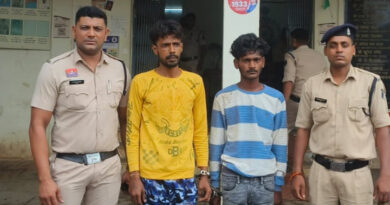 दुर्ग ब्रेकिंग: ऑटो चालक ने यात्री की जेब से उड़ाए ₹74 हजार, दो गिरफ्तार