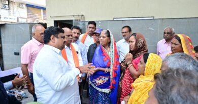 जनदर्शन में मंत्री गजेन्द्र यादव का एक्शन मोड! लोगों की समस्याएं सुनीं, अफसरों को दिए त्वरित समाधान के निर्देश