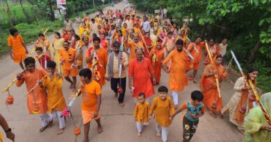 भगवान शिव की भक्ति में सराबोर हुआ दुर्ग शहर, सैकड़ों भक्त निकले कांवर यात्रा में सत्तीचौरा में सत्तीश्वर महादेव में किए जल अभिषेक
