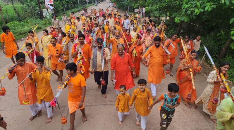 भगवान शिव की भक्ति में सराबोर हुआ दुर्ग शहर, सैकड़ों भक्त निकले कांवर यात्रा में सत्तीचौरा में सत्तीश्वर महादेव में किए जल अभिषेक