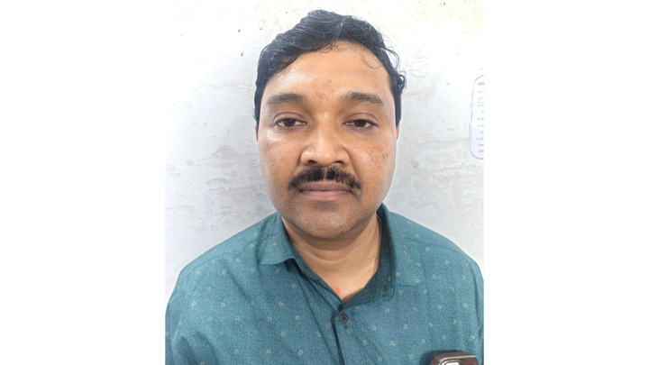 दुर्ग हेमचंद यादव विश्वविद्यालय में वेतन घोटाले का खुलासा……महिला कर्मचारी के वेतन गबन मामले में कुलसचिव गिरफ्तार….जानें क्या है पूरा मामला