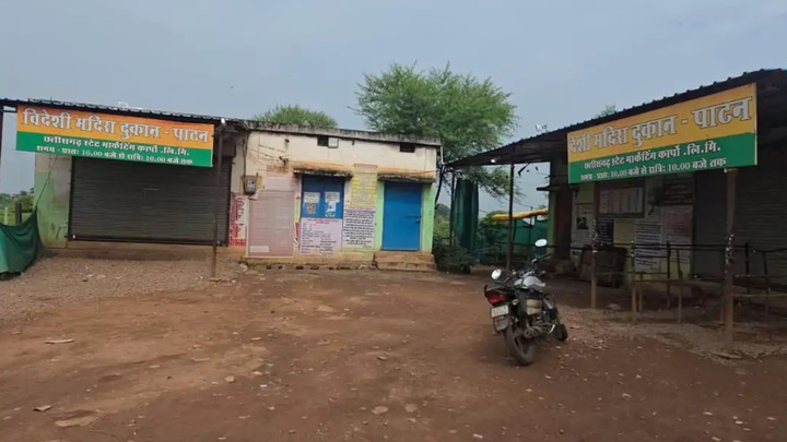 दुर्ग ब्रेकिंग: पाटन में शराब दुकान के पास युवक से बेरहमी से मारपीट, सिर-सीने में गंभीर चोट… इलाज के दौरान 22 वर्षीय रुपेश की मौत