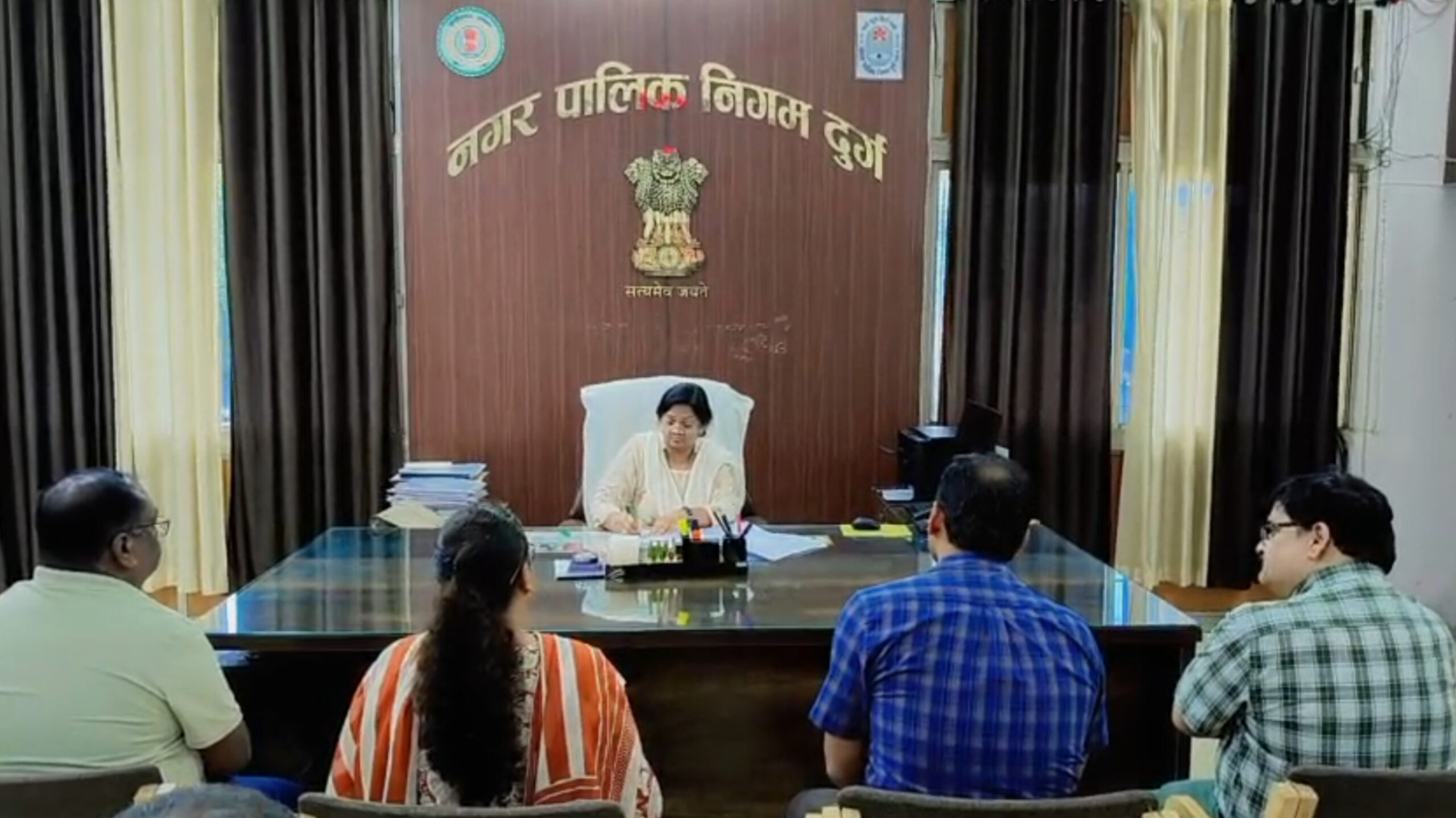 दुर्ग ब्रेकिंग: कुर्सी संभालते ही एक्शन में नई आयुक्त! लीना कोसम ने विभागवार कामकाज का लिया जायजा…..