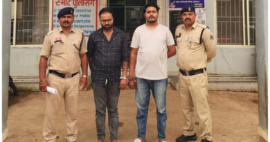 दुर्ग ब्रेकिंग: ऋषभ शर्मा समेत 5 आरोपी गिरफ्तार: दूसरों के नाम पर मोबाइल-AC फाइनेंस कर सेकंड हैंड बाजार में बेचने का खेल, पद्मनाभपुर पुलिस का खुलासा
