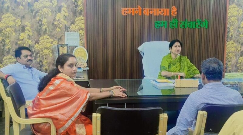 दुर्ग शहर के डिवाइडरों पर लगे कटआउट हटेंगे…….डिवाइडरों में कटआउट लगाने वालों पर 5 हजार जुर्माना,एवं एफआईआर की भी किया जाएगा