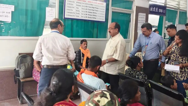 CG BREAKING: धार्मिक कार्यक्रम के दौरान चोटिल हुए डिप्टी सीएम अरुण साव, सिम्स में हुआ प्राथमिक उपचार