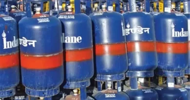 त्योहारी सीजन से पहले महंगाई का झटका, कमर्शियल LPG सिलेंडर ₹62.50 महंगा; ATF की कीमतों में भी बढ़ोतरी